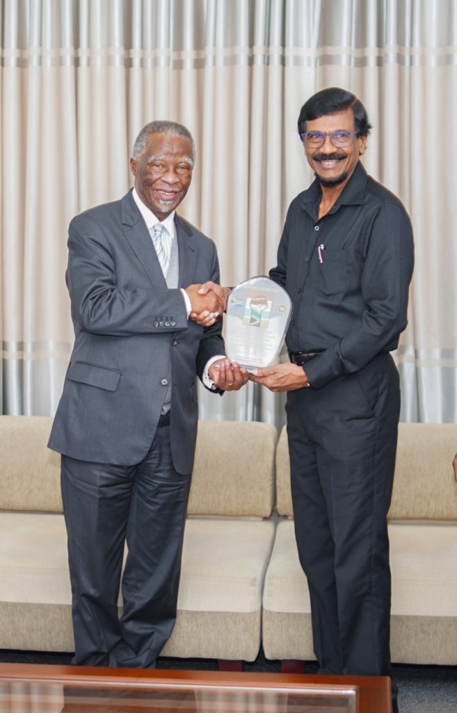 The former president of south affrica gifting Tilvin Silva